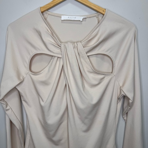 ASTR The Label Multi Cut Out Bodysuit Bone Long Sleeve Size XL Neutral NWOT - Picture 3 of 9